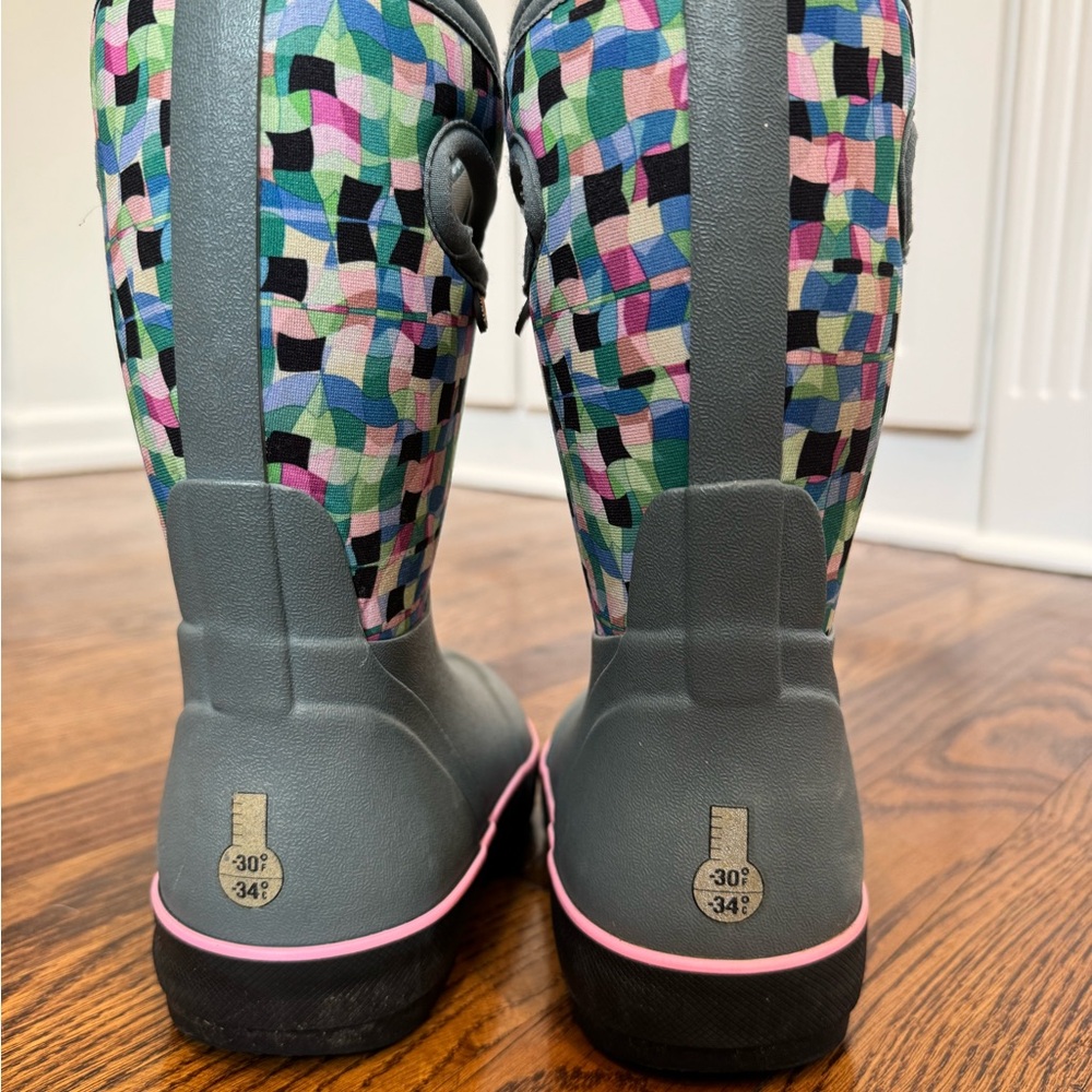 Bogs Kids Boots with Multicolor Geometric Pattern - Picture 2 of 3